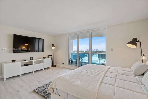 Alquiler Departamento Miami Beach 2 Amb/ Playa Y Cochera Roney Palace / 1 Hotel Complejo 5 Estrellas. 3 Piscinas, Jacuzzi, Acceso Directo A La Playa 5 Cuadras De Lincoln Road. 2301 Collins Ave.
