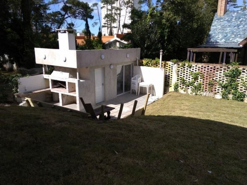 Casa En Venta De 3 Dormitorios En Playa Mansa