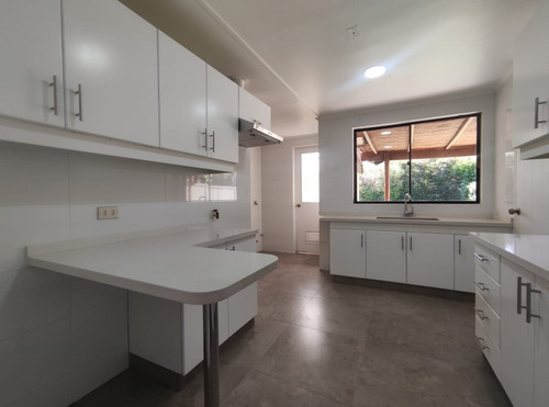 Imagen 9 de 27 de Casa Lugar Residencial De 3 Pisos Remodelada