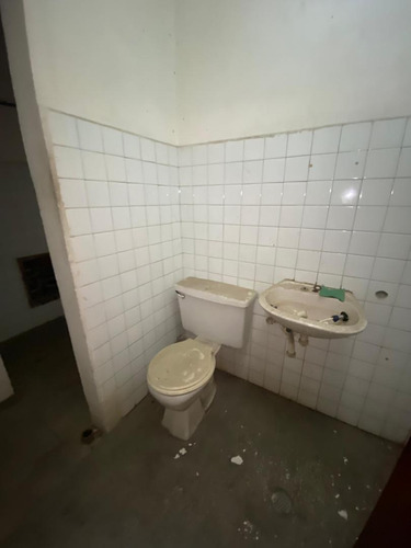 Venta De Galpon Calle Giraldot A 200mts Av Lara D48-21
