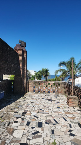 Casa Sobre Rambla Tres Dormitorios, Terraza Con Parrillero Y Azotea Propia!