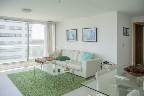 Hermoso Apartamento En Venta En Torre Bellagio, Punta Del Este.