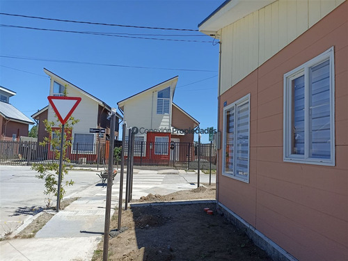Arriendo Casa Anual De 3 Dorm. Y 1 Baño En Frutillar