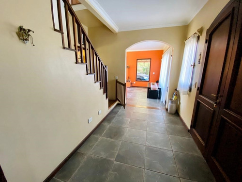 Imagen 3 de 27 de Casa En Venta En La Escondida! Muy Buen Acceso, Super Amplia Y Con Piscina!