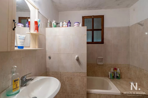 Hermosa Vista Y Comodos Espacios En Impecable Casa