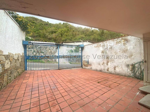 Casa En Venta En Prados Del Este Para Remodelar Calle Cerrada