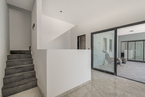 Venta Duplex 2 Amb Con Terraza Y Cochera. Financia