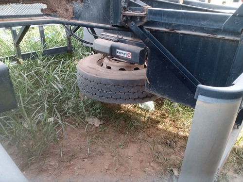 Imagem 3 de 11 de Grimaldi Três Eixos