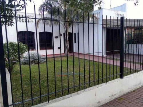 Imagen 1 de 11 de Casa En Venta Villa Centenario - Dormitorios, Patio, Cochera