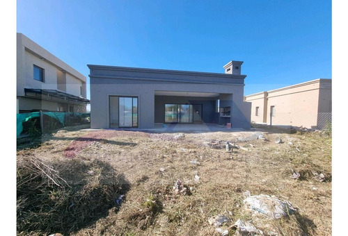 Imagen 5 de 23 de Hermosa Casa 4 Amb En Barrio Santa Lucia,pilar Del Este