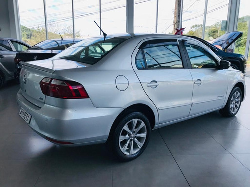 Imagem 4 de 12 de Volkswagen Voyage 2017 1.6 Msi Comfortline Total Flex 4p