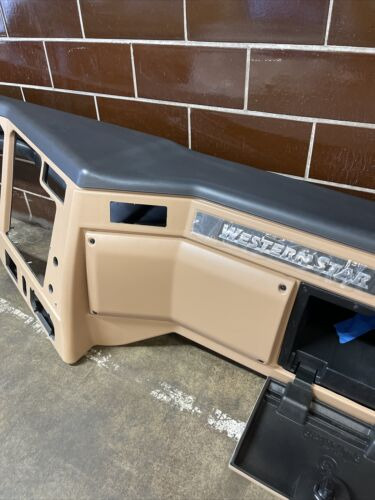 New *oem*freightliner M2 A18-71375-304 Ws Phan Dash Lhd Bby