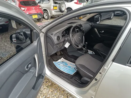 Renault Logan 1.6 Privilege / Intens
