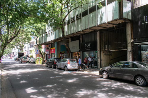 Cochera A La Venta En El Centro De Rosario, Calle San Luis.