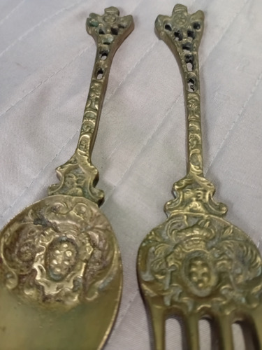 Lote 2 Piezas Talladas Decorativas Realizadas En Bronce 16cm Dorado Oscuro (Usado)