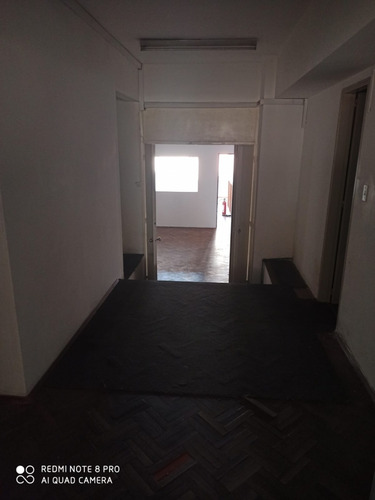 Oficina De 300m2, 8 Privados. 18 De Julio Y Martin C. Martínez