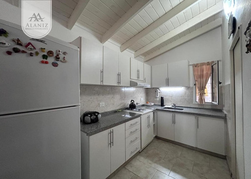 Chalet En Venta, Impecable Con Pileta, En Merlo, S. L.
