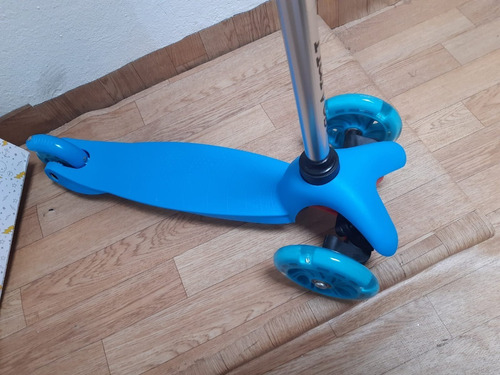 Scooter 3 Ruedas C/ Luces Led Y Ajustable
