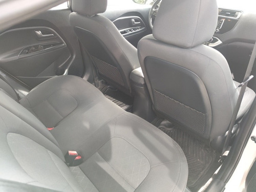 Imagen 8 de 10 de Kia Rio 1.6 Lx Sedan Mt 2017 Credito