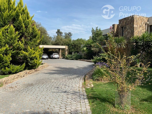 Casa En Venta De 6 Dorm. 7 Baños Piscina En Padre Hurtado