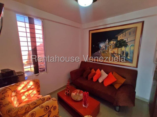 Fredxia Castillo Vende Comoda Y Amplia Casa En La Mora Cabudare # 25-18453