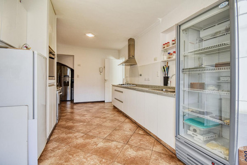 Imagen 15 de 30 de Impecable Casa En Venta Con 4 Dormitorios Mas Dependencia! Jardin Pileta Y Parrilla!