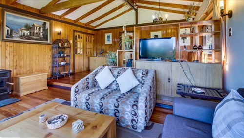 Dos Casas Con Espectacular Terreno En Lago Calafquen