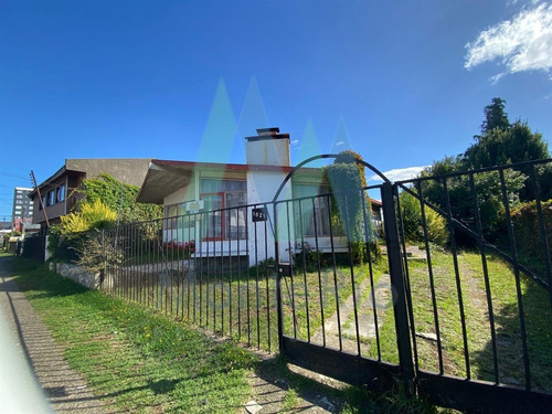Casa En Venta De 5 Dorm. En Valdivia