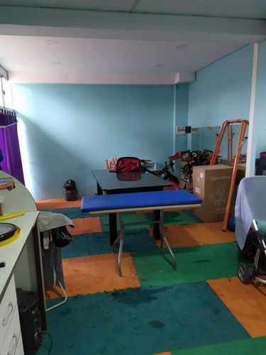 Casa En 2 Plantas Con Local En Buena Ubicacion!!!