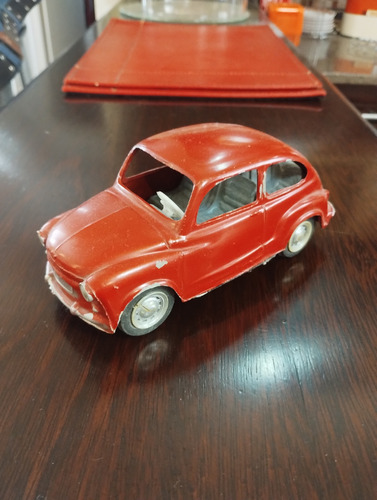 Auto A Escala De Coleccion Fiat 600 A Fricción De Juguete Rojo (Usado)