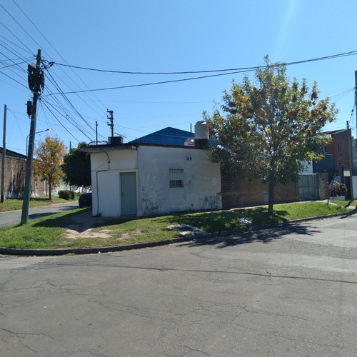 Imagen 2 de 6 de Dos Casas Con Entrada Independiente Sobre Lote De 197,50 M2.- Una De 2 Ambientes Con Patio Y Entrada De Auto Y Otra De 3 Ambientes Con Patio Y Entrada De Auto.