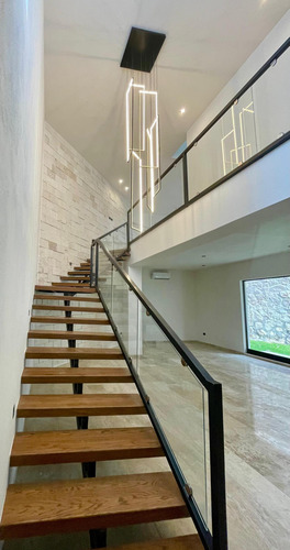 Residencia En Venta En Fraccionamiento Exclusivo Sierra Azúl, San Luis Potosí