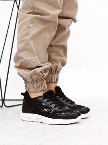 Zapatillas Mujer Livianas Detalles Charol Fiona Bym Shoes