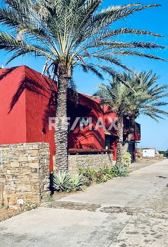 Con Vista Panorámica Hacía El Mar, Villa Faro