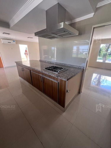 Casa Chalet En Venta En La Concepcion, Luján, G.b.a. Zona Oeste