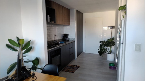 Departamento En Venta De 2 Ambientes En Olivos Con Cochera Y Balcón