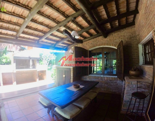 Muy Lindo Chalet De 3 Dormitorios- Ref: 6296
