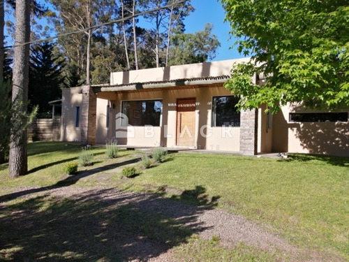Hermosa Casa En Pinares- Ref: 61