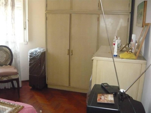 Venta En Block 2 Locales Comerciales + Piso De 4 Ambientes Con Cochera Cubierta
