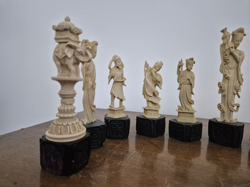 Figuras De Simil Marfil Antiguas Gris (Usado)