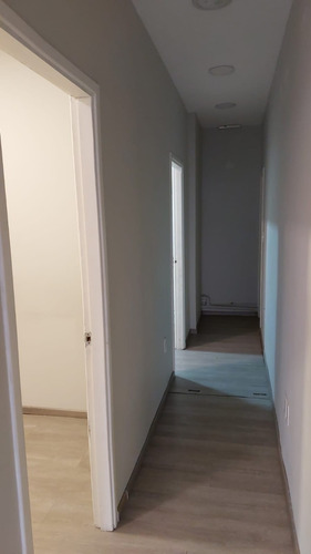 Imagen 2 de 5 de Divino Local Comercial En Peatonal Sarandí, Ciudad Vieja!