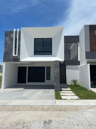 Casa En Venta En Veracruz, Lomas Del Dorado, Boca Del Río, Veracruz.