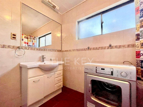 Casa En Venta De 5 Dorm. En Olmué