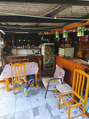 Casa Com Bar E Piscina Em Grande Terreno E Ótima Localização
