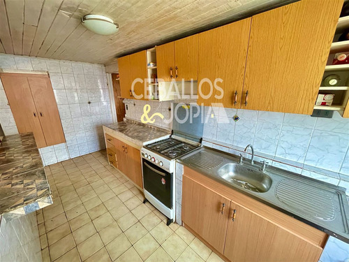 Casa En Venta De 7 Dorm. En Quilpué