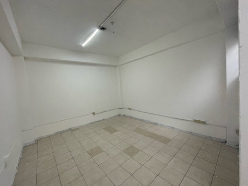 Local Comercial Para Comercio O Oficinas En Primer Piso En Adolfo López Mateos