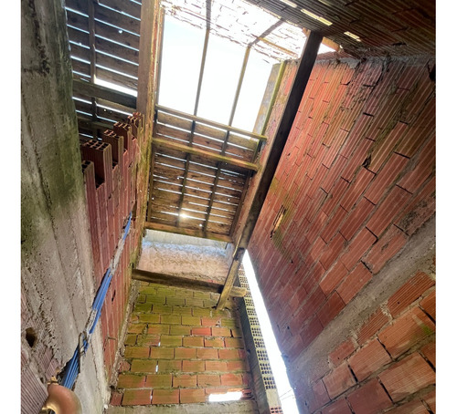 Terreno Con Gran Construcción, Camet Norte