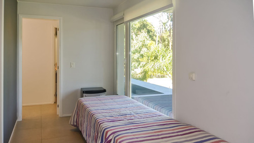 Casa De Tres Dormitorios En Venta- Solanas Punta Del Este (ref: Atm-6450)