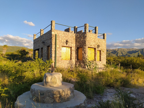 Imagen 8 de 21 de Casa De Piedra Con Vista Las Sierras