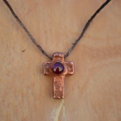 Collar Mini Cruz Con Granate, Piedra Natural, Cod1